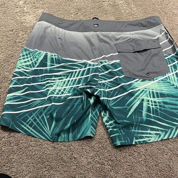 Quicksilver Boardshorts size 38 good condition ! - Picture 5 of 7
